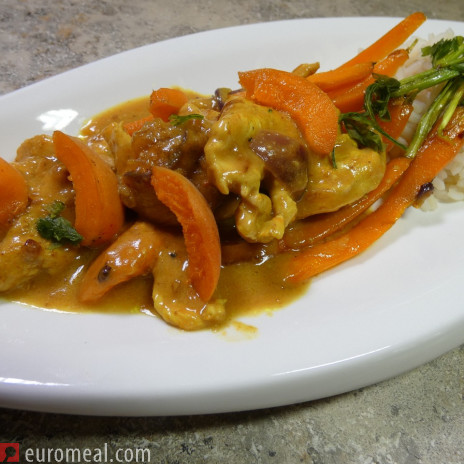 Hühnercurry mit Marillen und Karotten