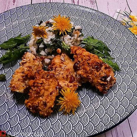 Hähnchenschnitzel in Haselnusspanier mit Löwenzahnreis