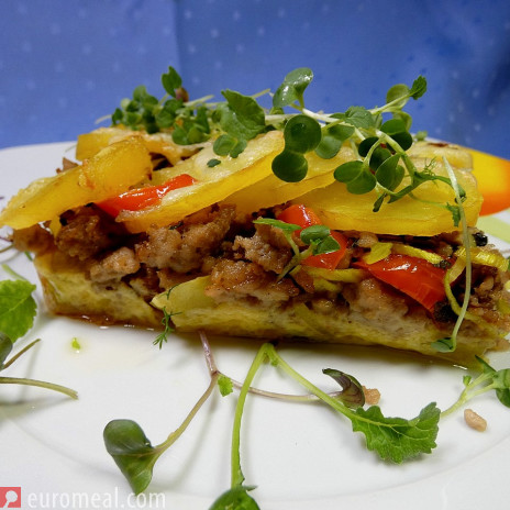 Saftiger Erdäpfelauflauf mit Fleisch und Lauch