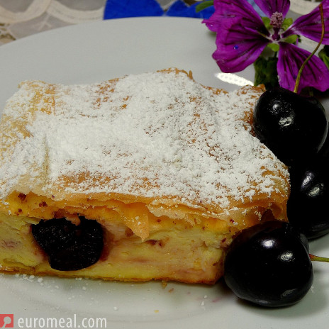 Kirschen - Topfenstrudel