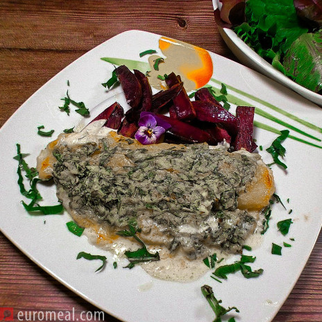 Pangasius mit Wildkräuter Kruste in Sahne Sauce