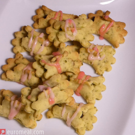 Pistazienmascherl, zarte Plätzchen mit Himbeerfüllung