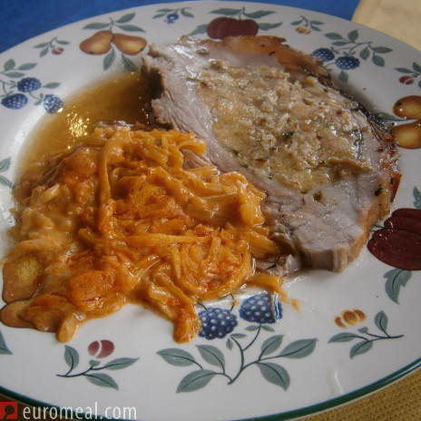 Bauchfleisch mit Apfel-Semmelfülle