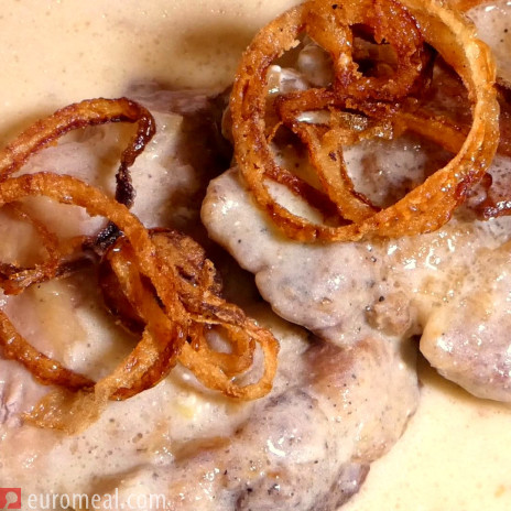 Schweinschnitzel in Zwiebelsoße