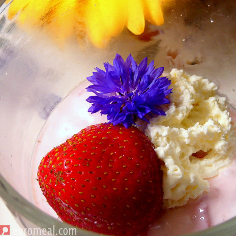 Erdbeeren mit Rahm