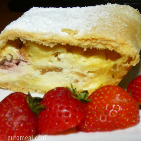 Erdbeer-Topfenstrudel