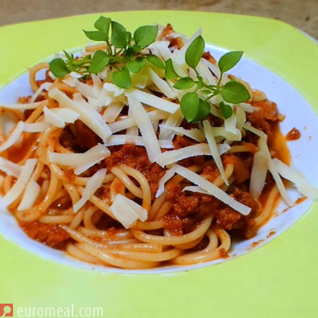 Spaghetti Bolognese mit Parmesan