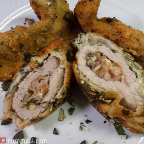 Cordon bleu vom Schwein mit Steinpilzfüllung in Kürbiskernpanier