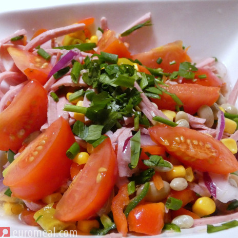 Wurstsalat auf mexikanische Art
