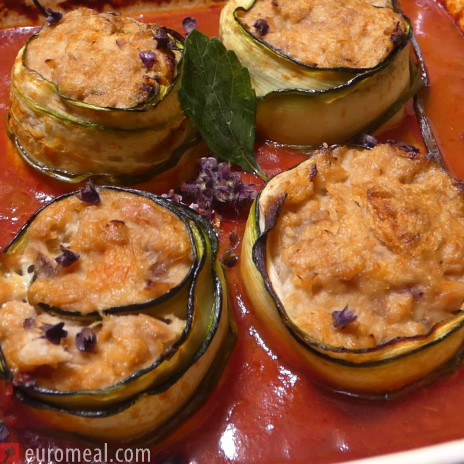 Zucchiniröllchen mit Thunfischfüllung