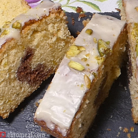 Osterhasenkuchen mit Eierlikörglasur