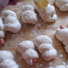 Um die Würstchen wickeln