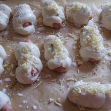 Mit Käse bestreuen