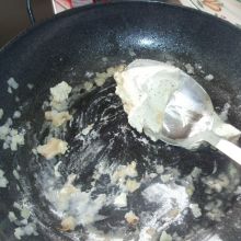 Zwiebel anschwitzen