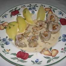 Eierschwammerlroulade mit Petersilienkartoffeln
