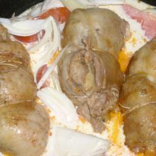 Fleisch in die Sauce einlegen