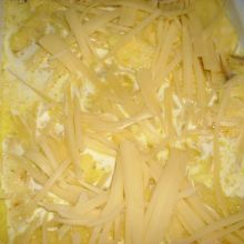 mit Käse bestreuen