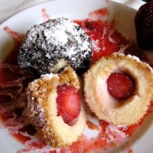 Erdbeerknödel mit Fruchtspiegel