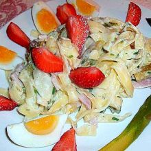 Spargelsalat mit Nudeln und Schinken