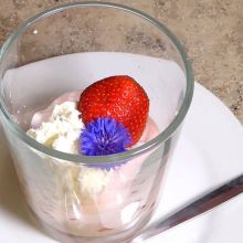 Erdbeeren mit Rahm