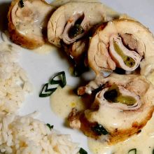 Ausgelöste Hühnerkeule mit Jungzwiebel