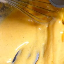 Geklärte Butter einarbeiten