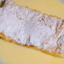 Altwiener Topfenstrudel