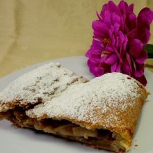 Apfelstrudel aus Quarkblätterteig