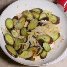 Auberginen braten