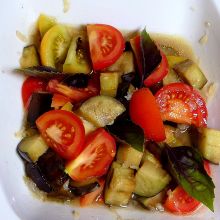 Auberginen Tomaten Salat