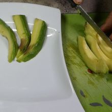 Avocado in Spalten schneiden