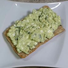 Vollkornbrot bestreichen