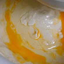 Butter, Zucker, Eier schaumig rühren