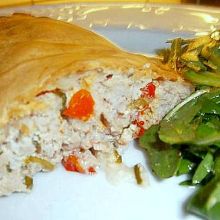 Bärlauch-Fleischstrudel mit Blattsalat