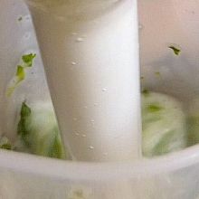 Bärlauch mit Milch pürieren