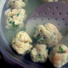 Knödel abseihen