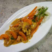 Hühnercurry mit Marillen und Karotten