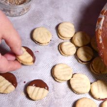 Mit Schokolade glasieren