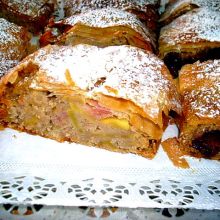 Apfel-Rhabarberstrudel