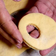 Donuts ausstechen