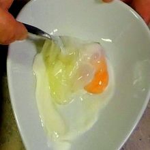 Eier mit Milch verquirlen