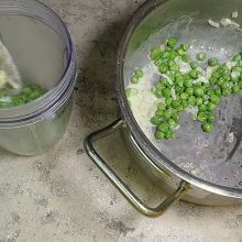 Erbsenpüree mixen
