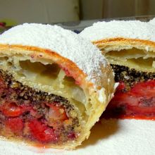 Erdbeer Mohn Strudel