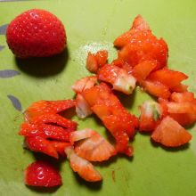 Erdbeeren schneiden