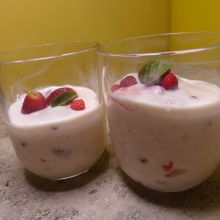 Erdbeerjoghurt mit Honig