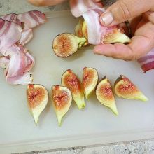 Mit Speck umwickeln