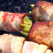 Fisolen im Speckmantel grillen