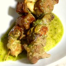 Fleischspieße in Bärlauchsauce