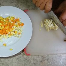 Gemüse würfelig schneiden