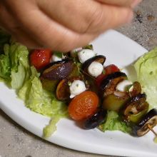 Gemüsespieße mit Mozzarella